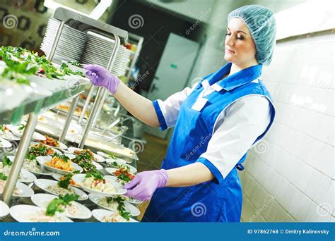 A Food Worker Is Preparing Sandwiches What Should She Wear