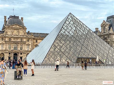 A Fuoco Il Louvre