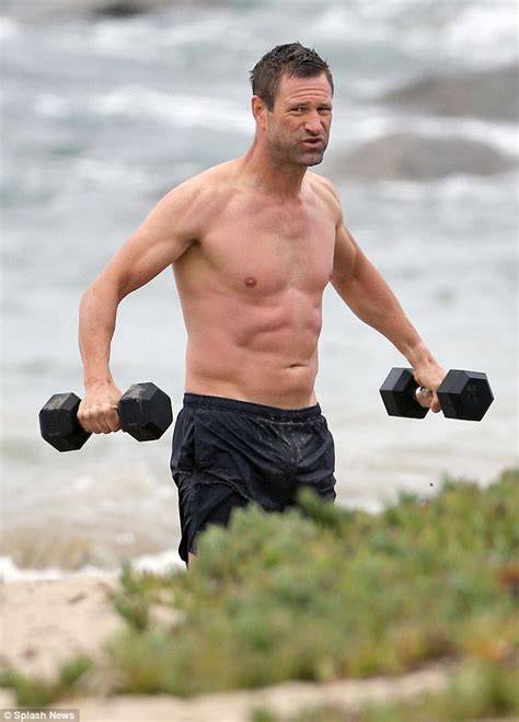 aaron eckhart nude