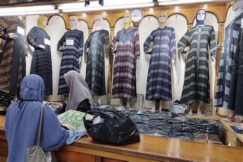 Abaya Jadi Pakaian Muslim Paling Dicari Di Pasar Grosir Baju Seragam Sekolah Di Tanah Abang - Grosir Baju Seragam Sekolah Di Tanah Abang