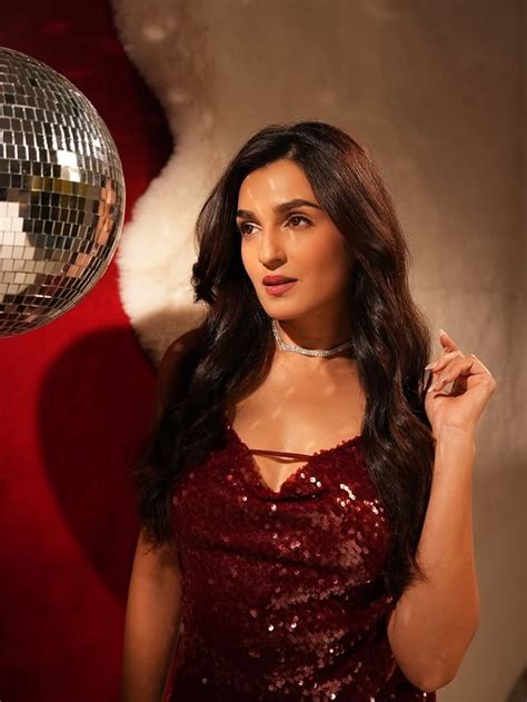 about shiny doshi biography