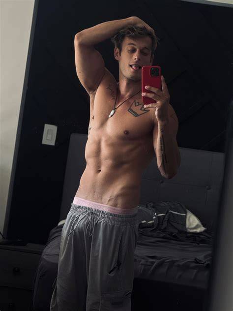 absolutelyblake nudes