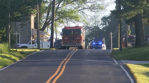 2 dead, 1 injured in car crash in Strongsville on Sunday mornin