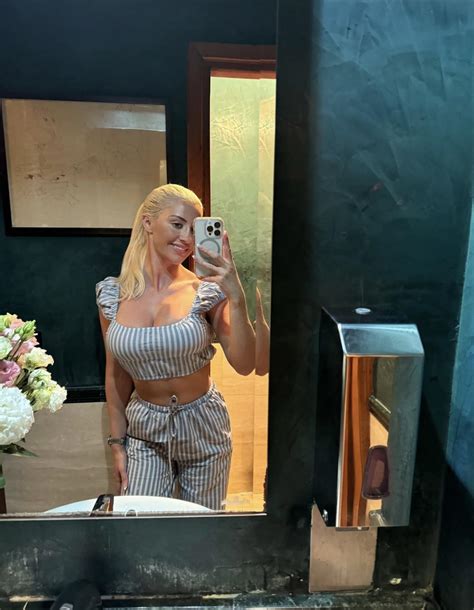 adayinsienna creator profile