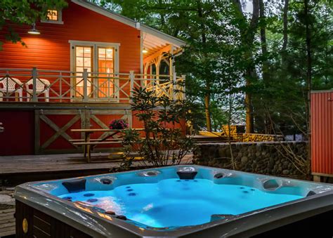 Airbnb With Hot Tub In Michigan
