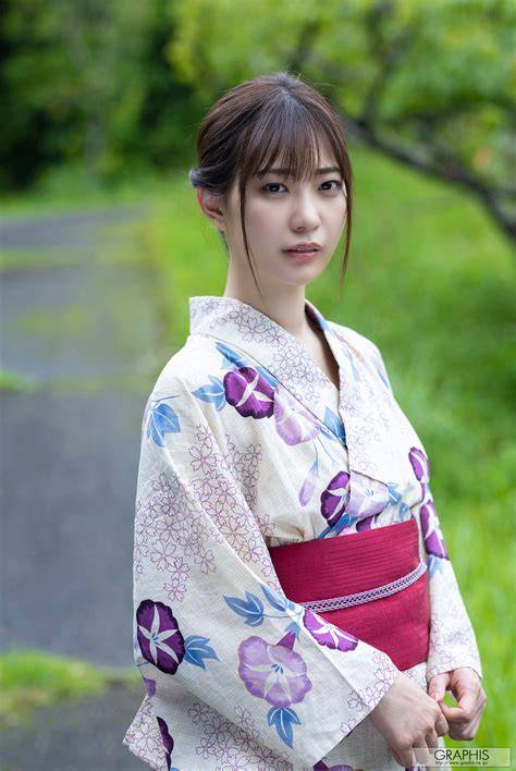 akari nude
