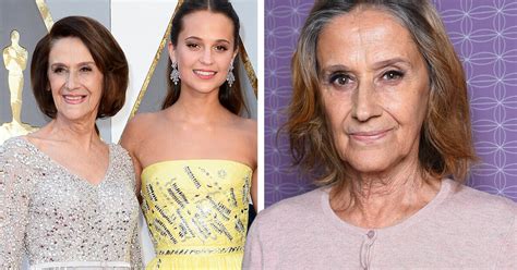 alicia vikander mamma