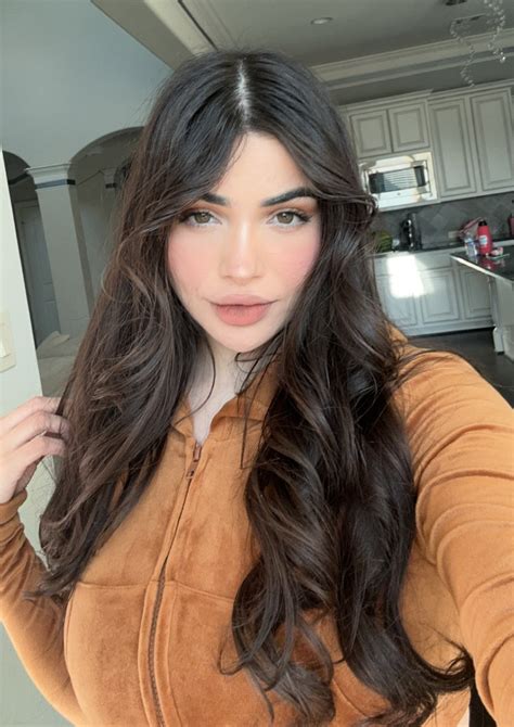 alinarose OnlyFans leaked videos