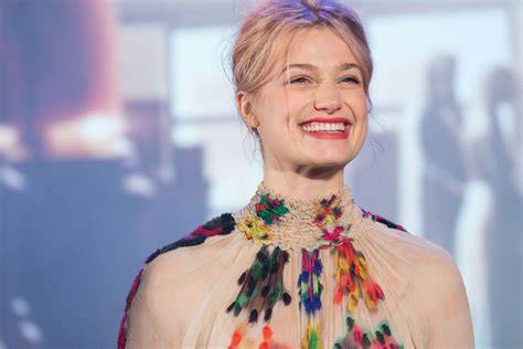 alison sudol boosty