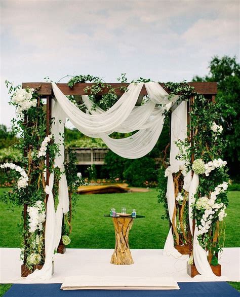 Altar de boda al aire libre: Un escenario mágico para tu ceremonia