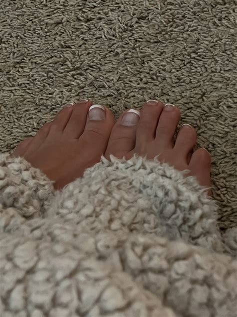 alyssia vera feet