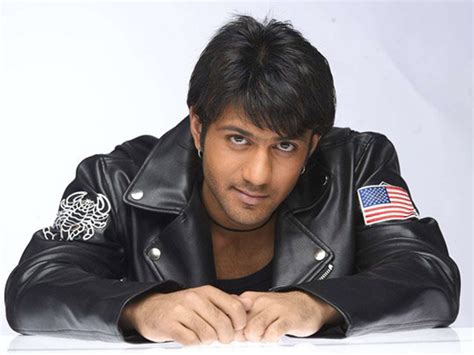 amarjeet shukla biography examples