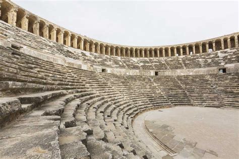 amphitheater: meaning, translation - WordSense