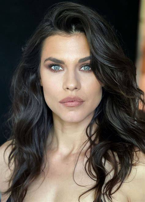 ana ularu nude