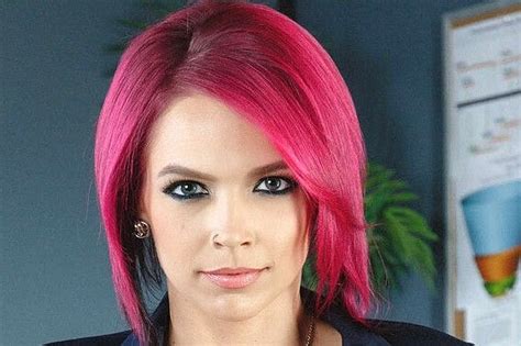 anna bell peqks