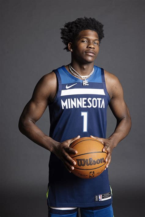 Bộ Sưu Tập Giày Dép và Quần Áo Anthony Edwards | adidas VN