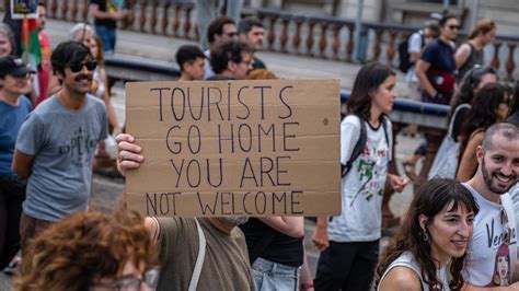 ANTI TOURISM PROTESTS IN BARCELONA：Panic in Spain as cruise ships set to turn away due to protests