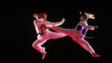 apa perbedaan karate dan taekwondo