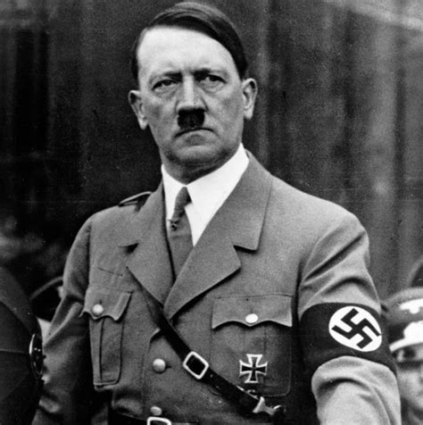 Apa peran Adolf Hitler dalam perang dunia 2?