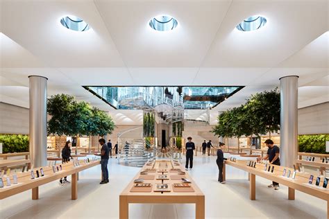 Apple Store Open