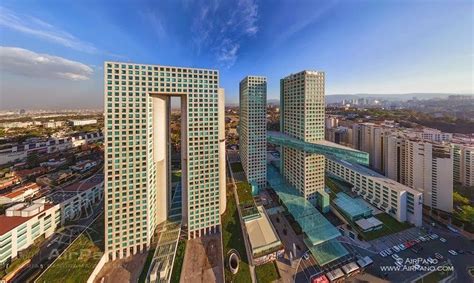 city photo by Cassandre Rau