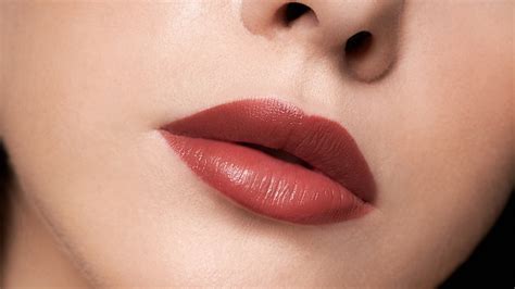 are downturned lips attractive without