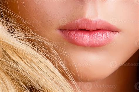 are small lips pretty women photoshop