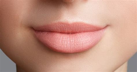 are thin lips more attractive to bed