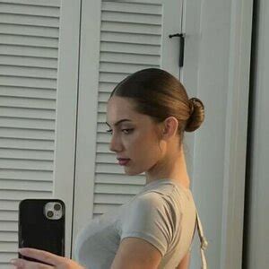 ariannaflowers OnlyFans leaked content