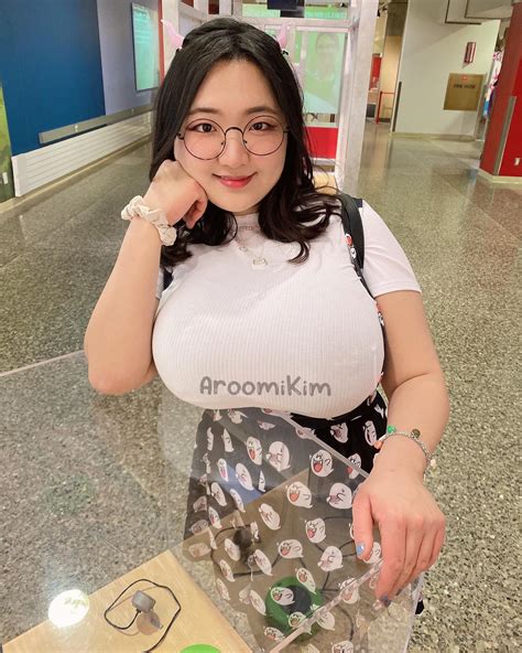 aroomi kim OnlyFans leaked content