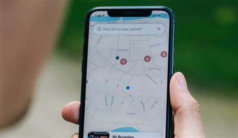 arrow next to time iphone