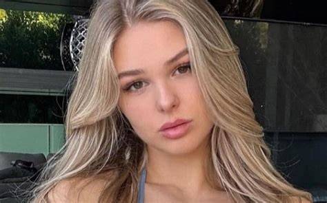 ash schultz nude