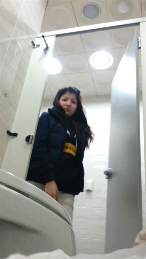 Asian Toilet Voyeur