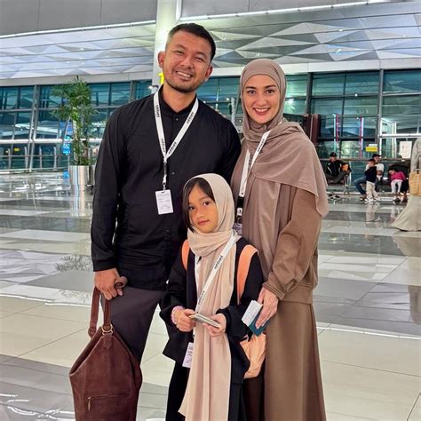 atiqah hasiholan instagram