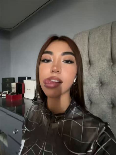 atowerss nudes