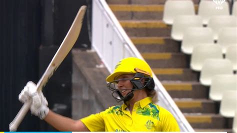 Aussies turn around horror T20 start in epic win; swimmers sizzle yet 