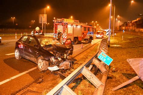 auto crasht in schulklasse