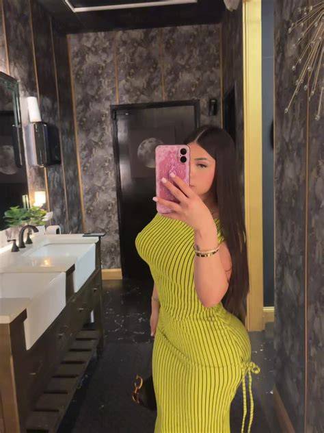 avery956 nude