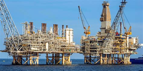 Azerbaijan Daftar   Bp Starts Oil Production At New Offshore Platform - Azerbaijan Daftar