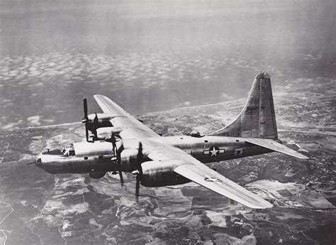 B 32 Dominator