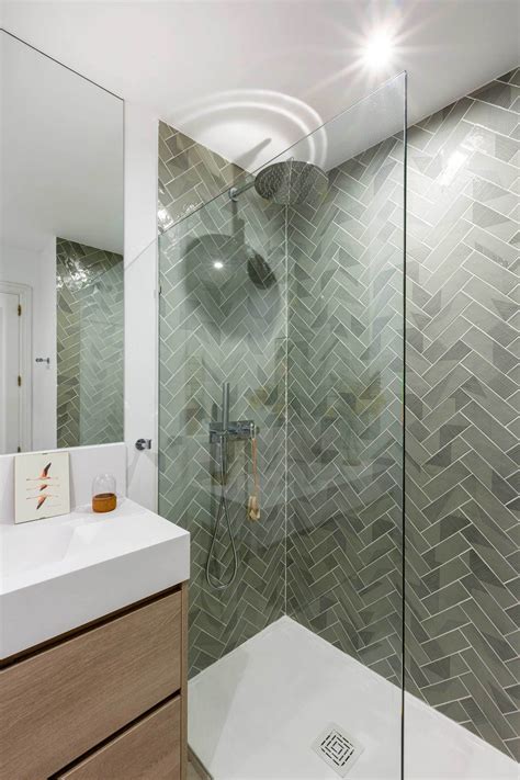 Baños con elegancia esmeralda: ideas de diseño con azulejos verdes