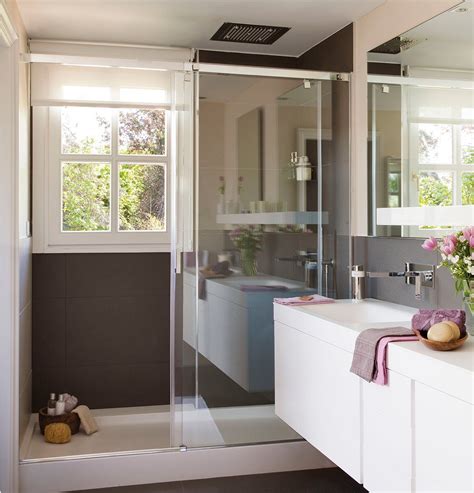 Baños con ventana en la ducha: ¡Descubre cómo disfrutar de la luz natural en tu baño!