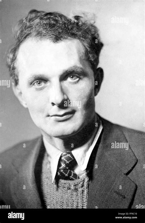 background of stephen spender