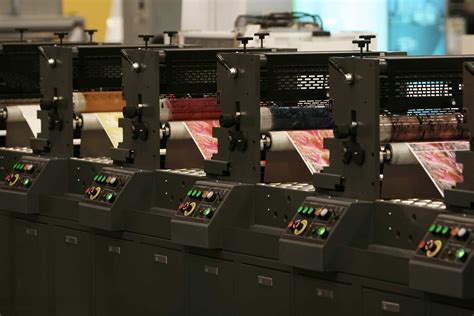 bagaimana awal perkembangan kegiatan cetak mencetak