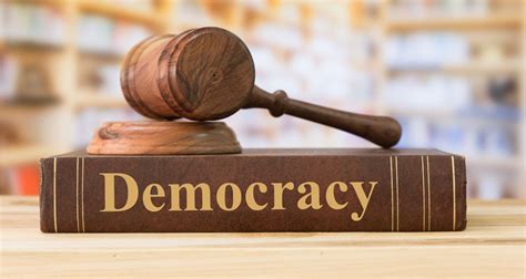 bagaimana seharusnya demokrasi dijalankan secara ideal