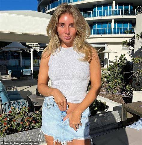 bailey blue nude