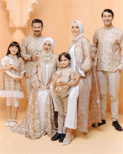 baju couple keluarga warna putih