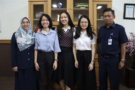 Baju Jurusan Farmasi  Tiga Mahasiswa Ucsi Malaysia Kuliah Di Fakultas Farmasi - Baju Jurusan Farmasi