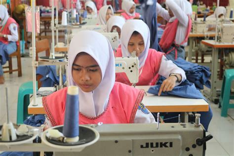 Baju Jurusan Tata Busana  Tata Busana Smkn4 Sekolah Jurusan Pariwisata Banjarmasin - Baju Jurusan Tata Busana
