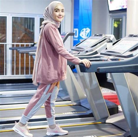 Baju Olahraga  10 Ide Outfit Hijab Untuk Olahraga Tetap Nyaman - Baju Olahraga